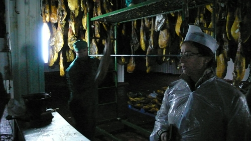 Núria, di IberGour, nelle cantine di Cinco Jotas a Jabugo