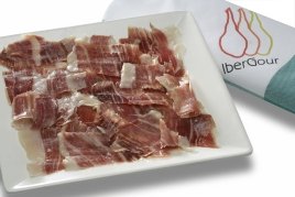 Plato con lonchas de jamón ibérico