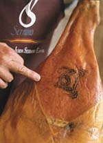Detalle del corte en V de un jamón