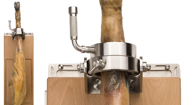 Jamonero anclado en la pared