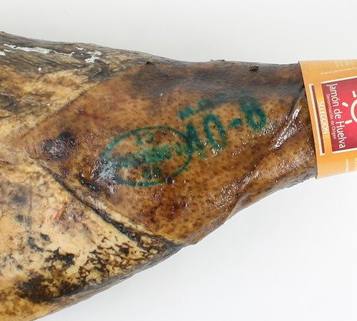 Sello MAPA en un jamón (en la foto: semana 40 del año 2008)