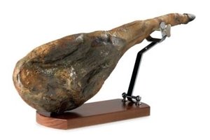 Jamón colocado en el soporte jamonero Buarfe